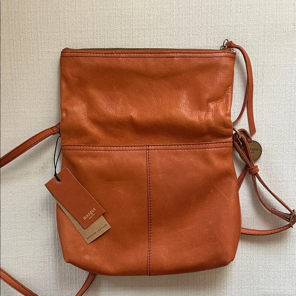 Margot New York Classic Brown Fold over Crossbody Bag.
Tags on.
Genuine leather - Picture 7 of 11